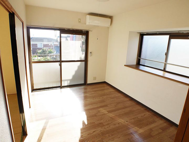 静岡県裾野市佐野の賃貸マンションの居間