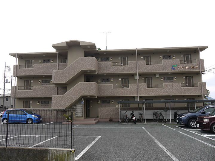 静岡県駿東郡長泉町竹原の賃貸マンションの外観