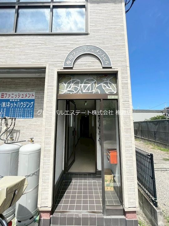 梅田ファニッシュメントの玄関