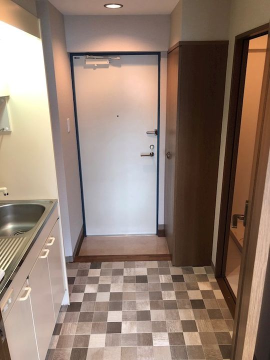 ドミール清澄302の玄関