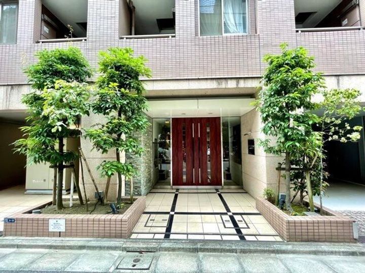 レジディア日本橋浜町の玄関