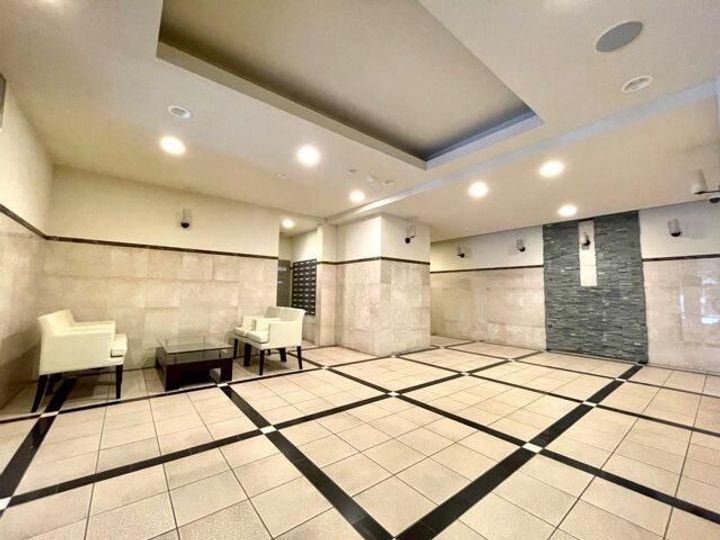 レジディア日本橋浜町の玄関