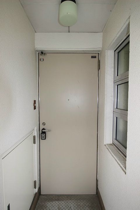 長野MKビル302の玄関