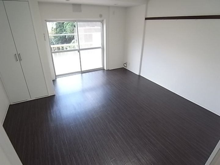 岡本梅林住宅 6号棟の居間