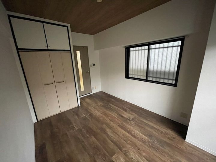 兵庫県神戸市東灘区岡本2丁目の賃貸マンションの居間