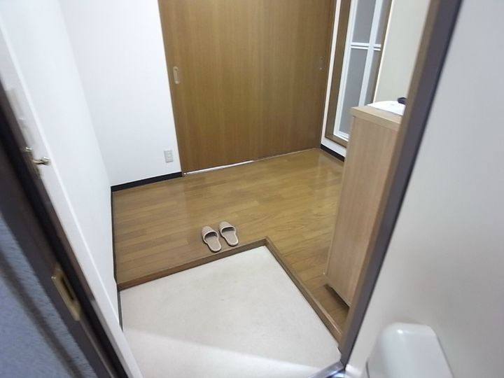 ドミール青木の玄関