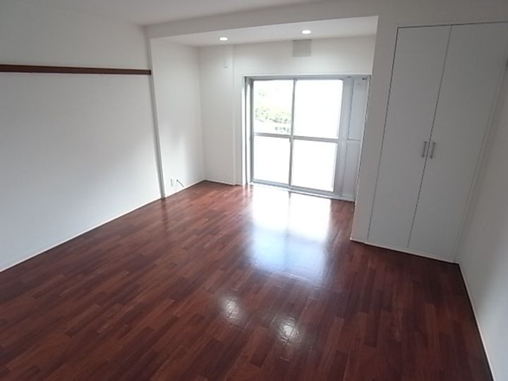 岡本梅林住宅 6号棟404の居間