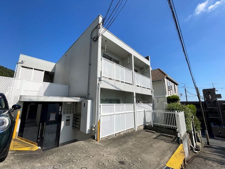 セレブ岡本の外観