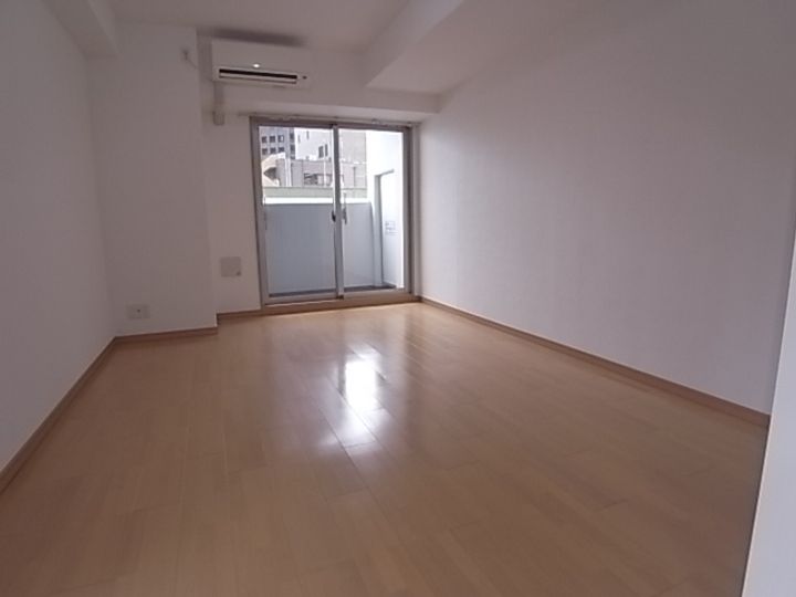 カスタリア三宮の居間