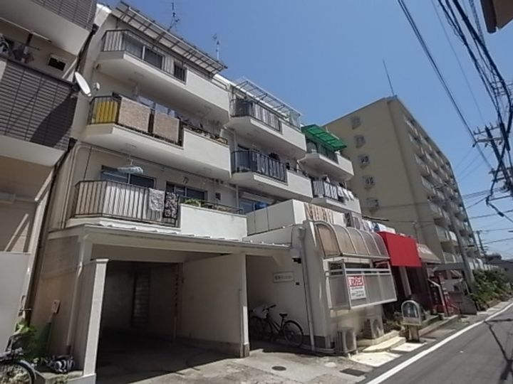 庄山マンションの外観