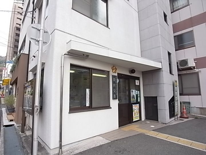 ビーコート熊内の玄関
