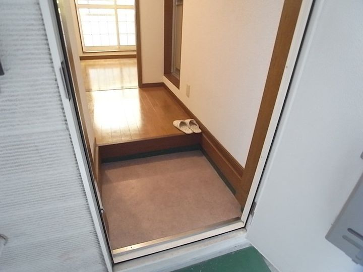 サニーハイツの玄関