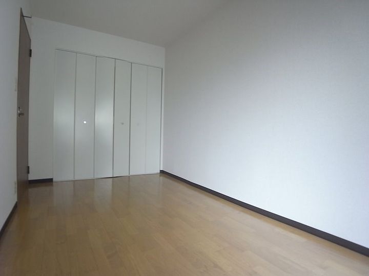 兵庫県神戸市東灘区岡本8丁目の賃貸マンションの居間