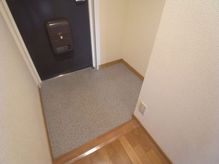 兵庫県神戸市東灘区岡本8丁目の賃貸マンションの玄関