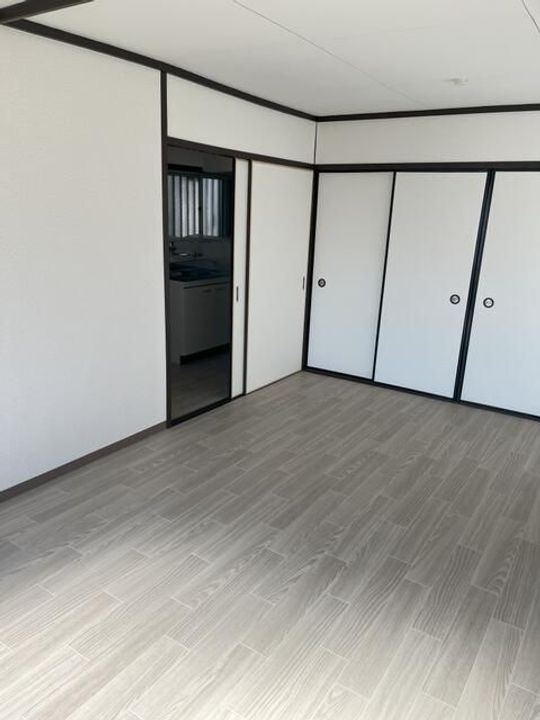 兵庫県神戸市東灘区岡本7丁目の賃貸アパートの居間