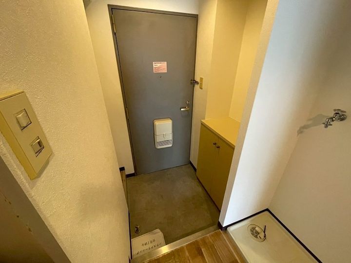 兵庫県神戸市東灘区魚崎南町3丁目の賃貸マンションの玄関