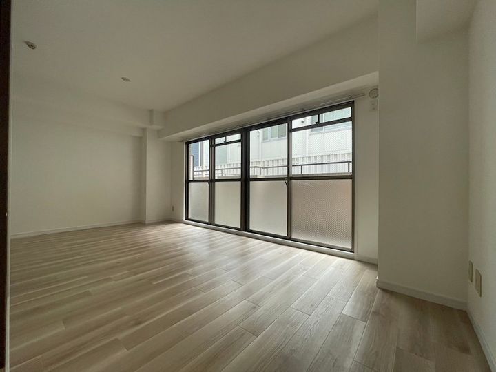 兵庫県神戸市東灘区西岡本3丁目の賃貸マンションの居間