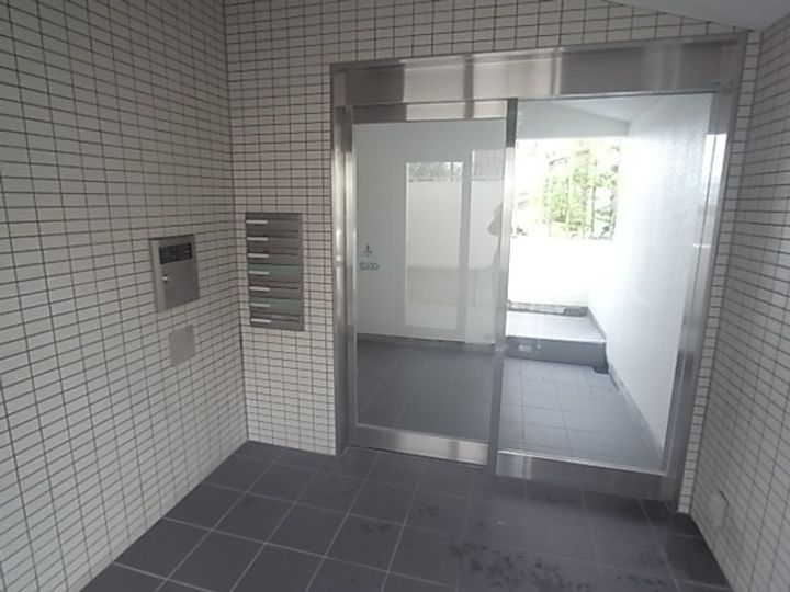 ファーイースト青谷の玄関