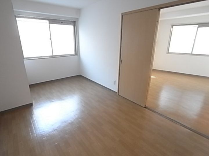 ファーイースト青谷の居間