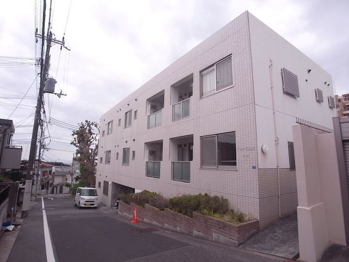 ファーイースト青谷の外観