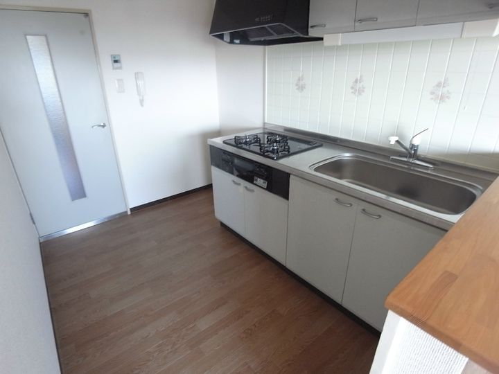 兵庫県神戸市東灘区甲南町5丁目の賃貸マンションのキッチン