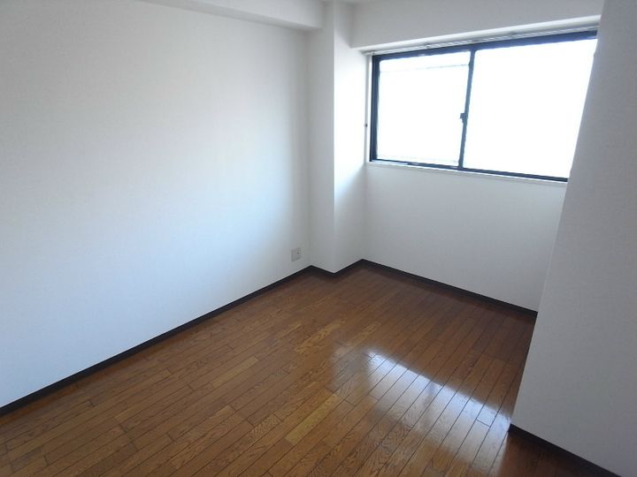 兵庫県神戸市東灘区甲南町5丁目の賃貸マンションの居間