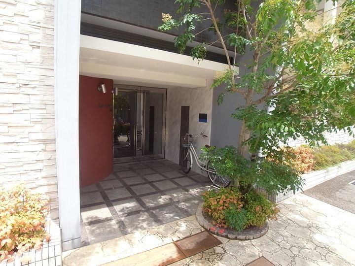 兵庫県神戸市灘区天城通7丁目の賃貸マンションの玄関