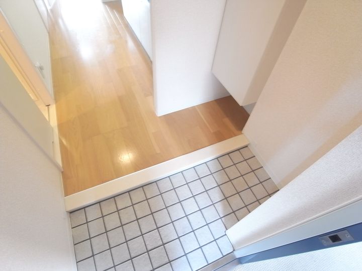 兵庫県神戸市灘区天城通7丁目の賃貸マンションの玄関