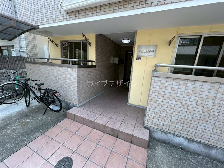 アンフィニ坂口通の玄関