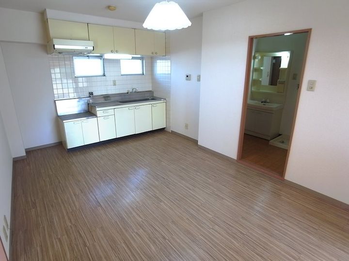 兵庫県神戸市垂水区塩屋台3丁目の賃貸マンションの居間