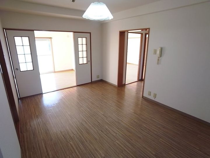 兵庫県神戸市垂水区塩屋台3丁目の賃貸マンションの居間