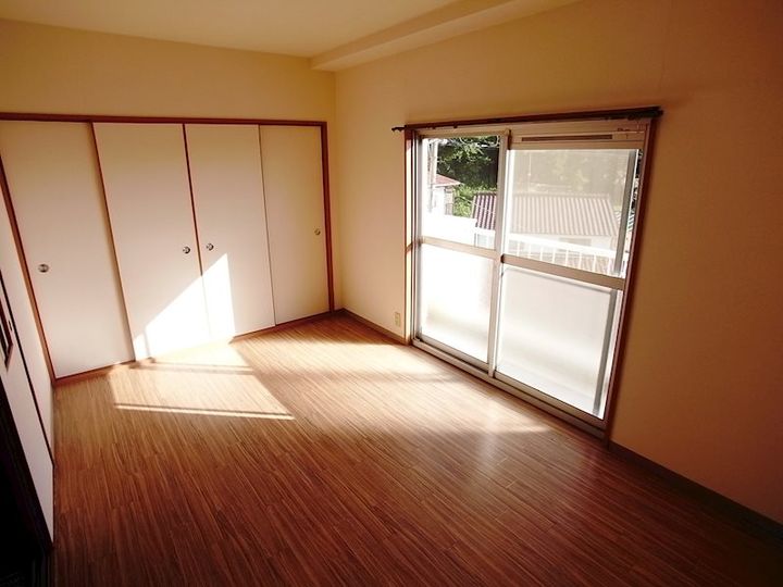 兵庫県神戸市垂水区塩屋台3丁目の賃貸マンションの居間