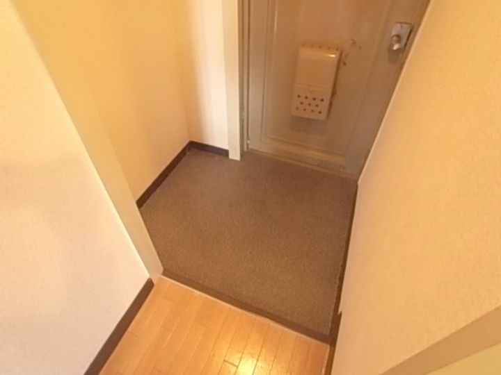 兵庫県神戸市垂水区千代が丘2丁目の賃貸マンションの玄関