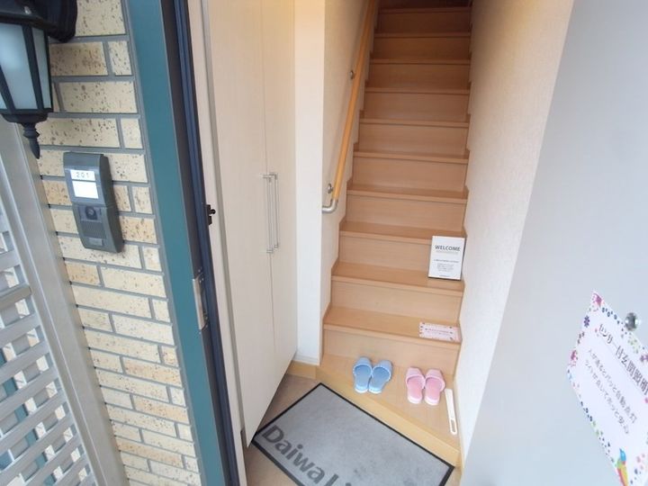 兵庫県神戸市垂水区下畑町の賃貸アパートの玄関