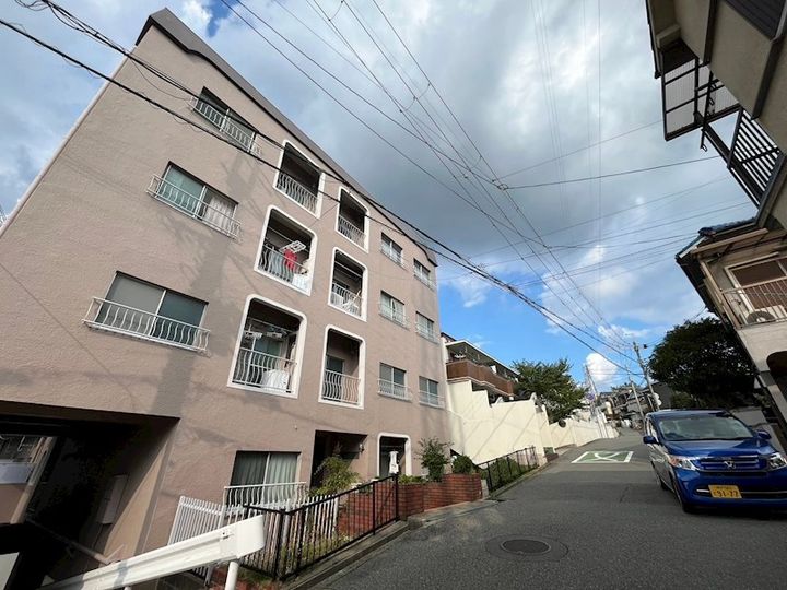 シャルマンコーポ鈴蘭台の外観