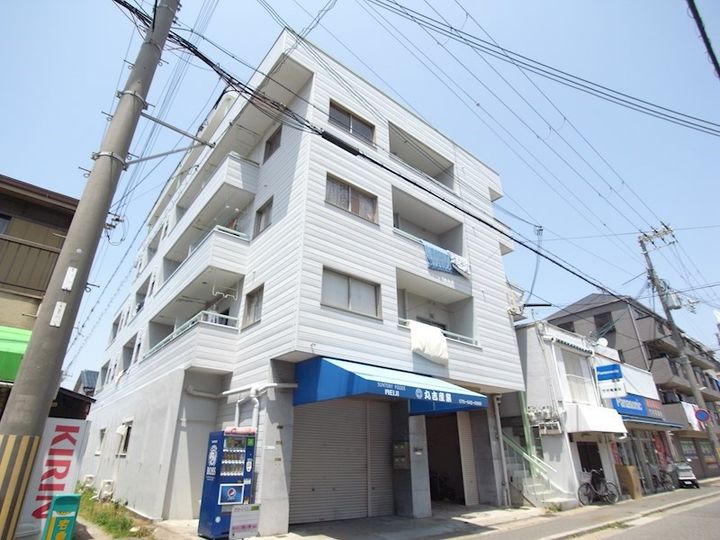 丸吉マンションの外観