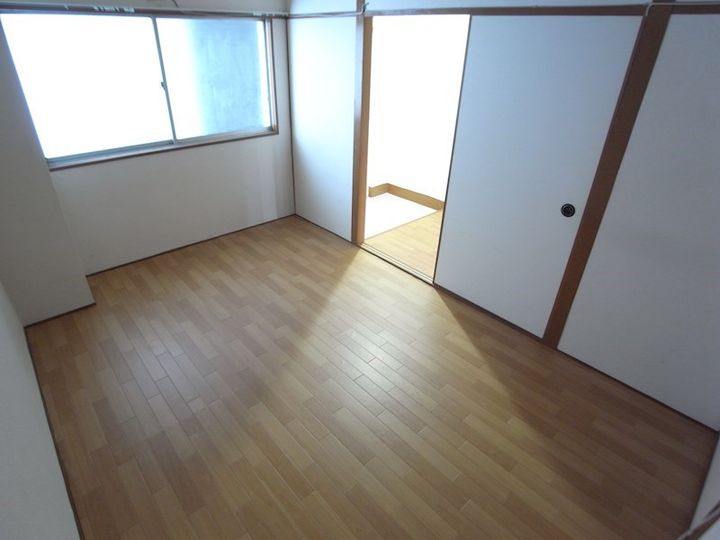 丸吉マンションの居間
