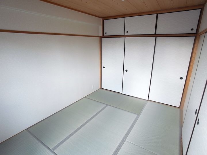 サンリッジ湊川の居間