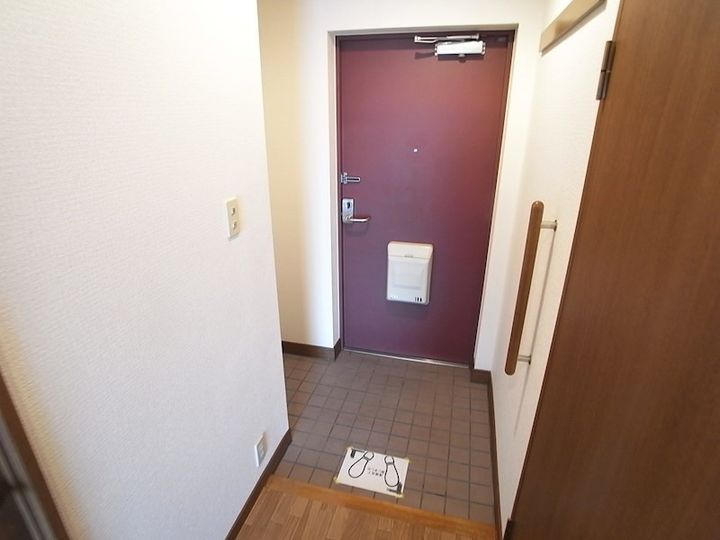 サンリッジ湊川の玄関