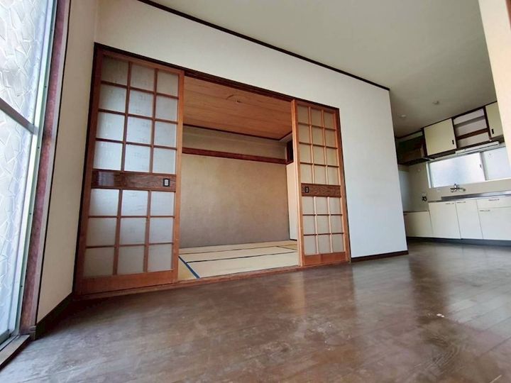 泉マンションの居間