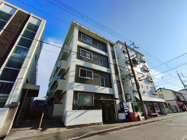 泉マンションの外観