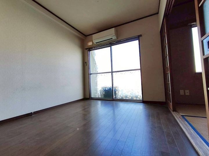 泉マンションの居間