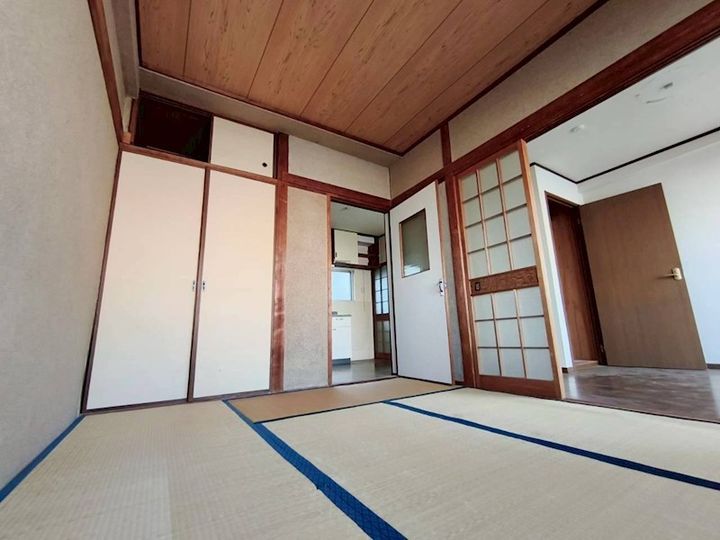 泉マンションの居間