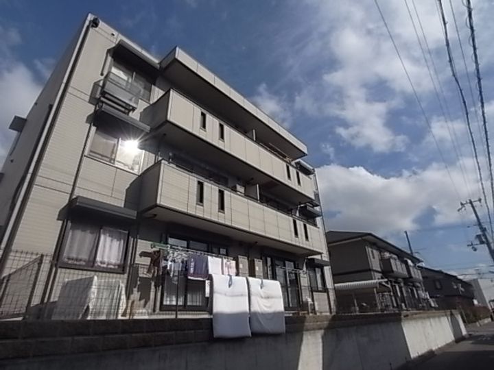 クレールプラザ立花D棟の外観