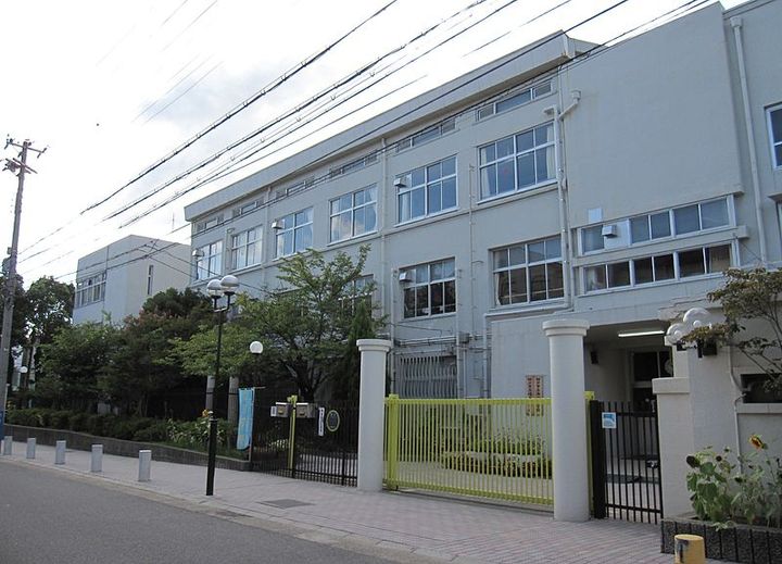 ロイスグラン神戸湊川公園の周辺
