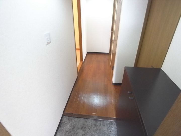 プラザインペリアルの玄関