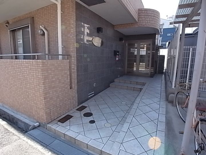 パレ・ノーブルの玄関