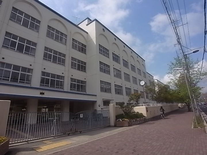 シティハイツ西岡本の周辺