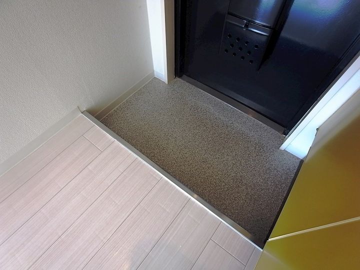 ハローグリーンハイツ岡本の玄関