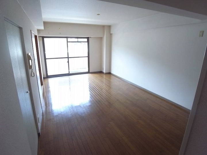 ベガ中上の居間